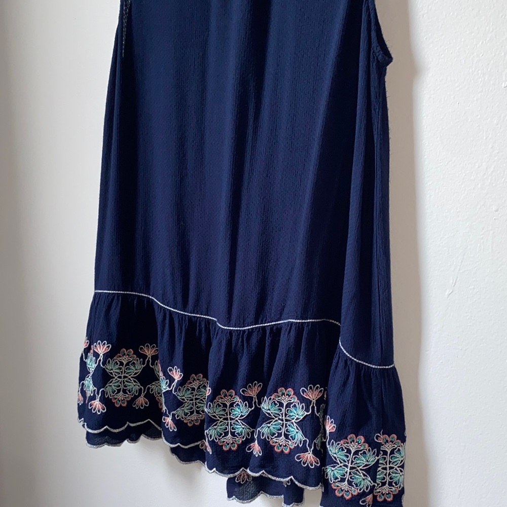 Max Studio Navy Embroidered Sleeveless Blouse - Picture 9 of 10
